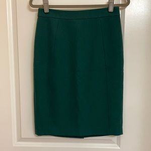 Green straight skirt